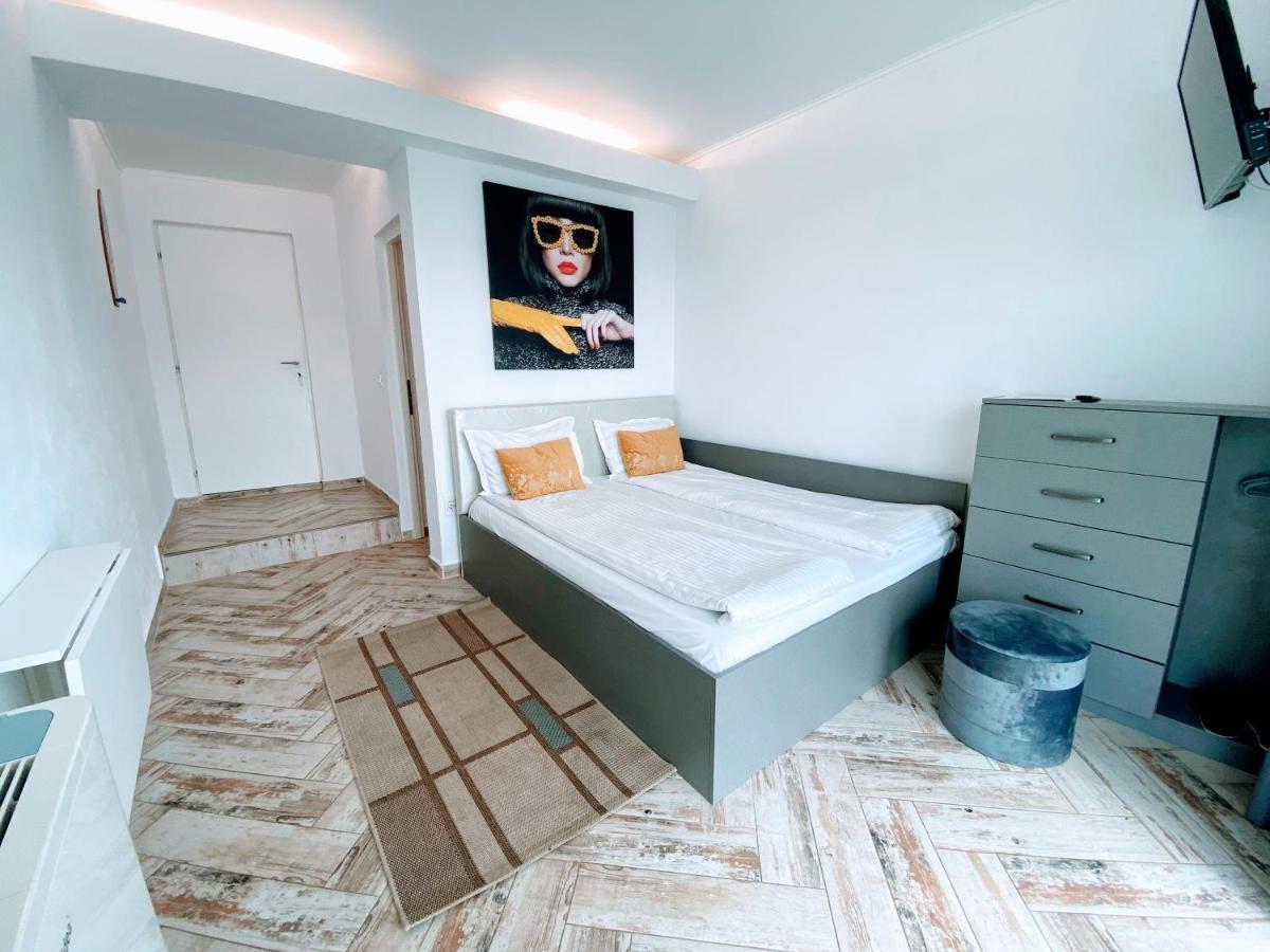 Noah River House Orsova Bagian luar foto