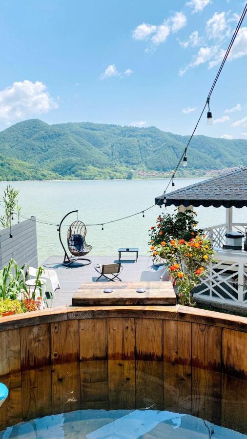 Noah River House Orsova Bagian luar foto